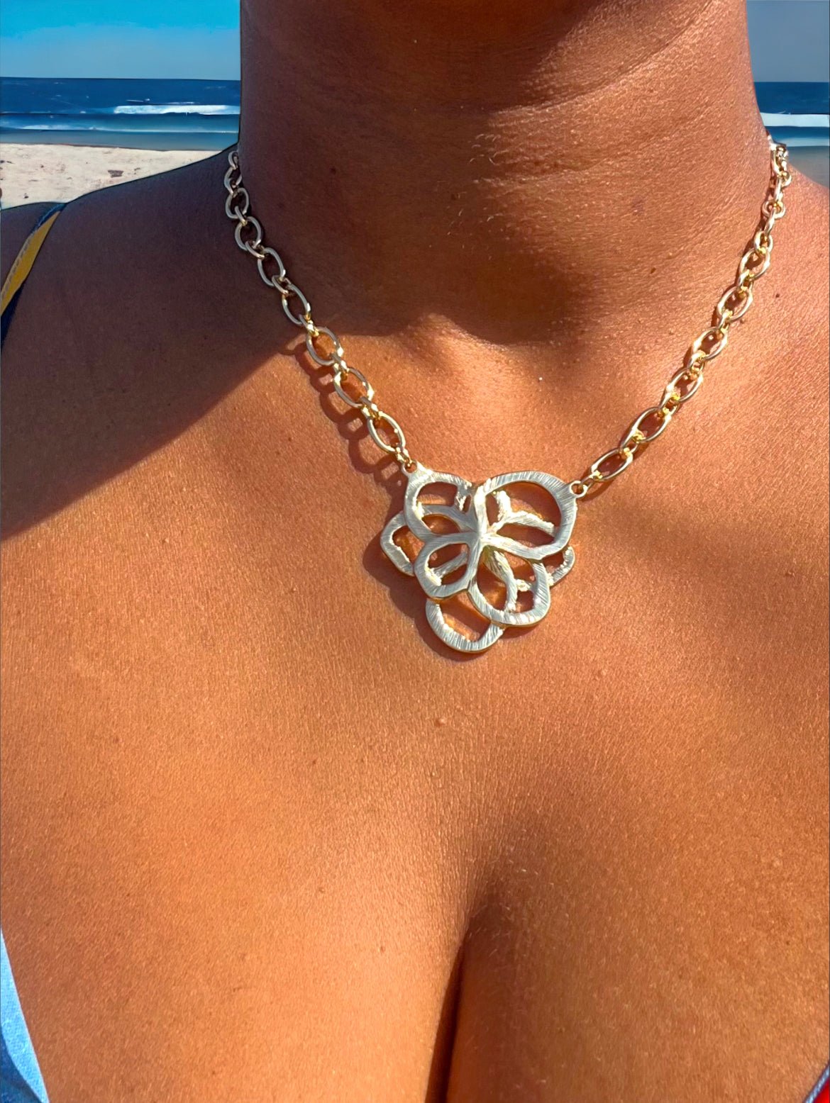 Hammered Floral Pendant Necklace - Reed House of Jewels